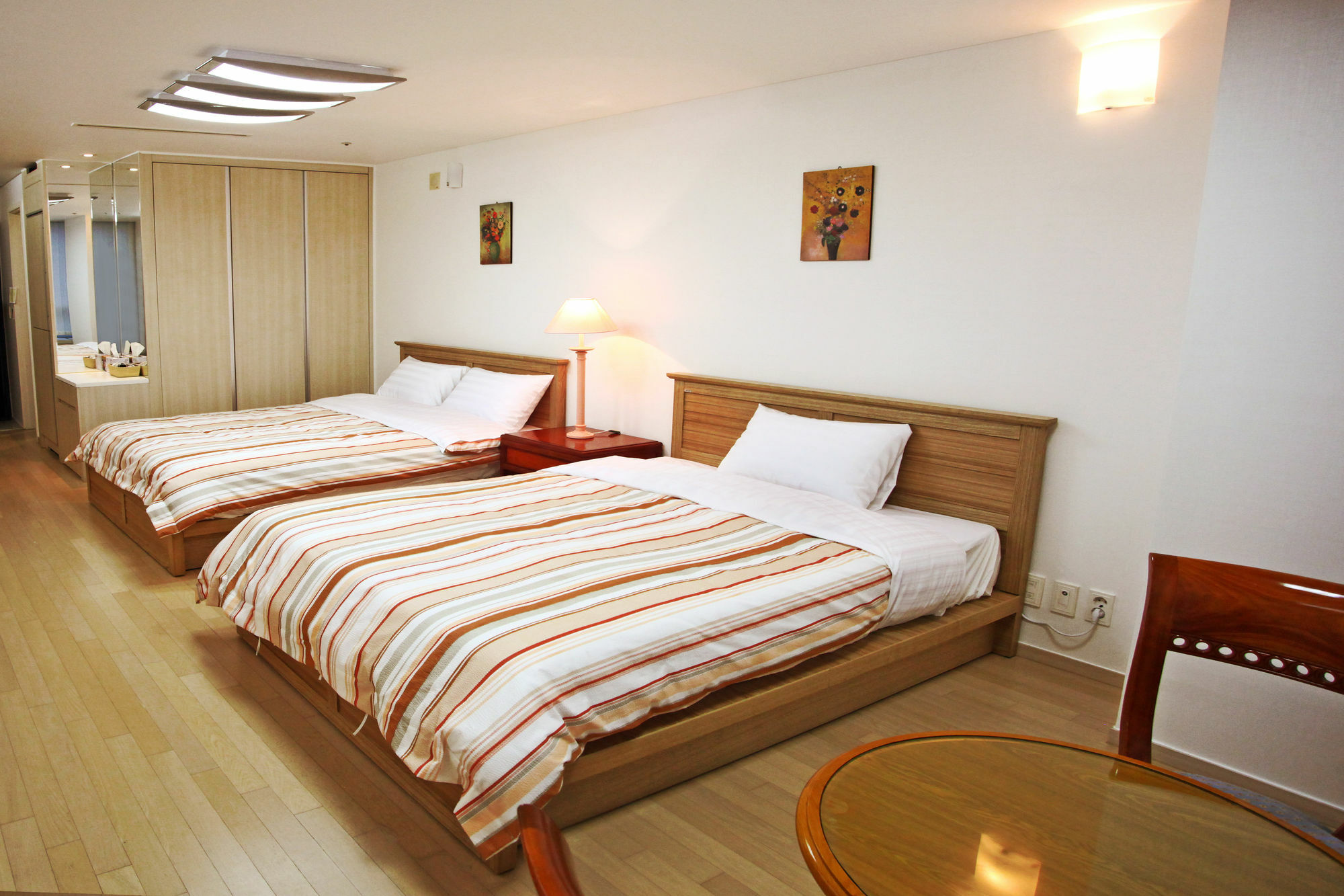 Crown House Hotel Incshon Kültér fotó