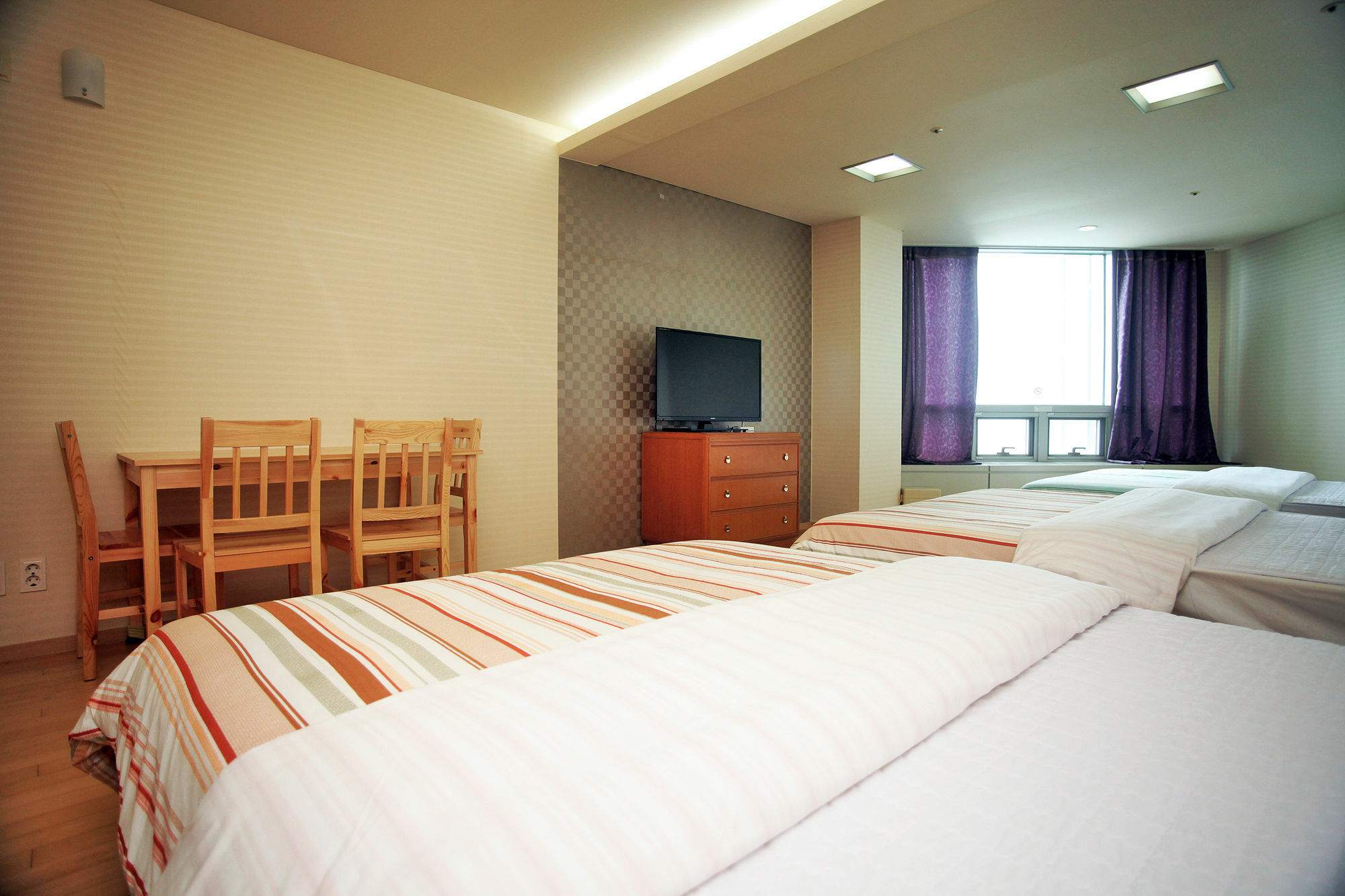 Crown House Hotel Incshon Kültér fotó