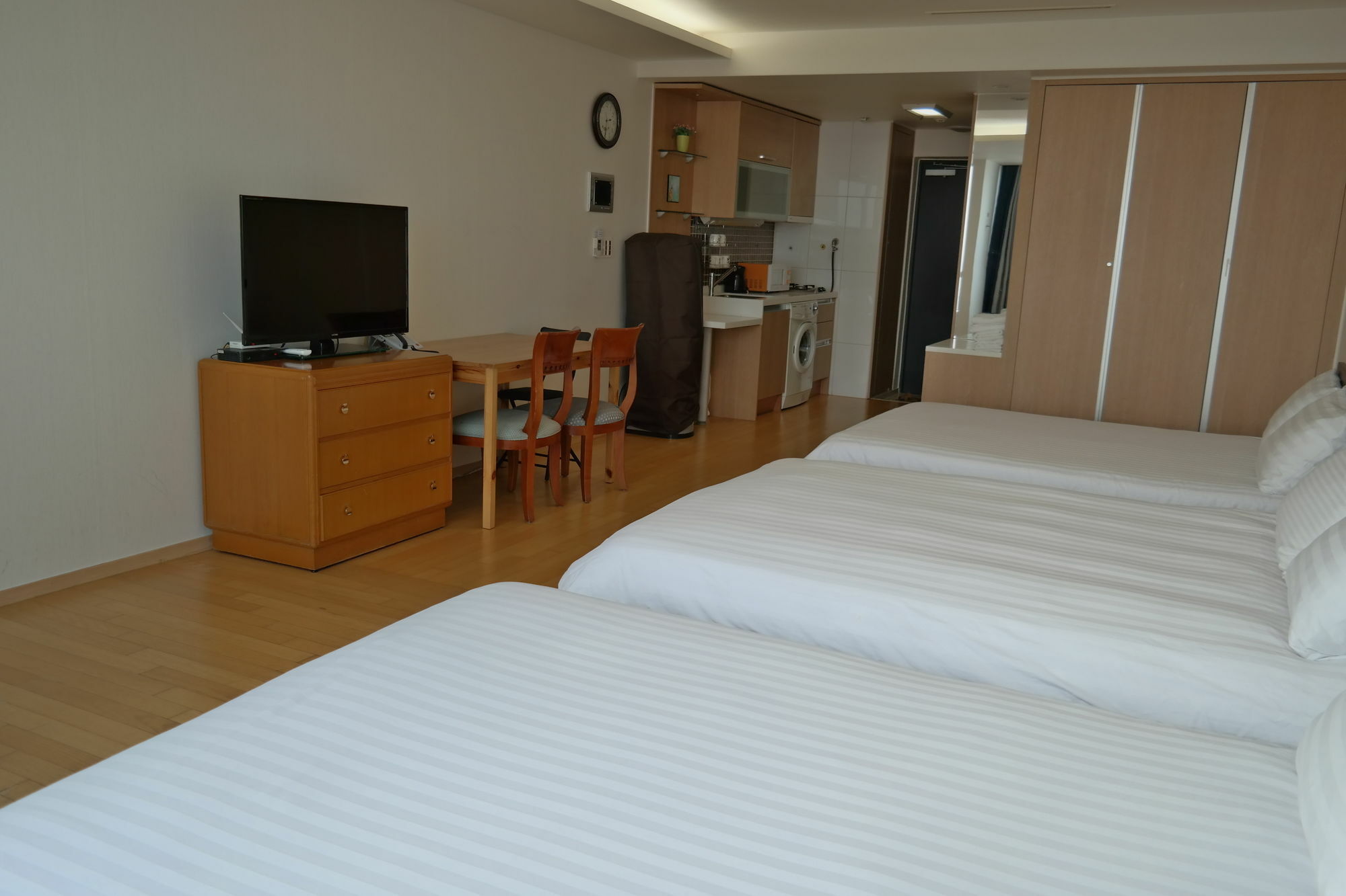 Crown House Hotel Incshon Kültér fotó